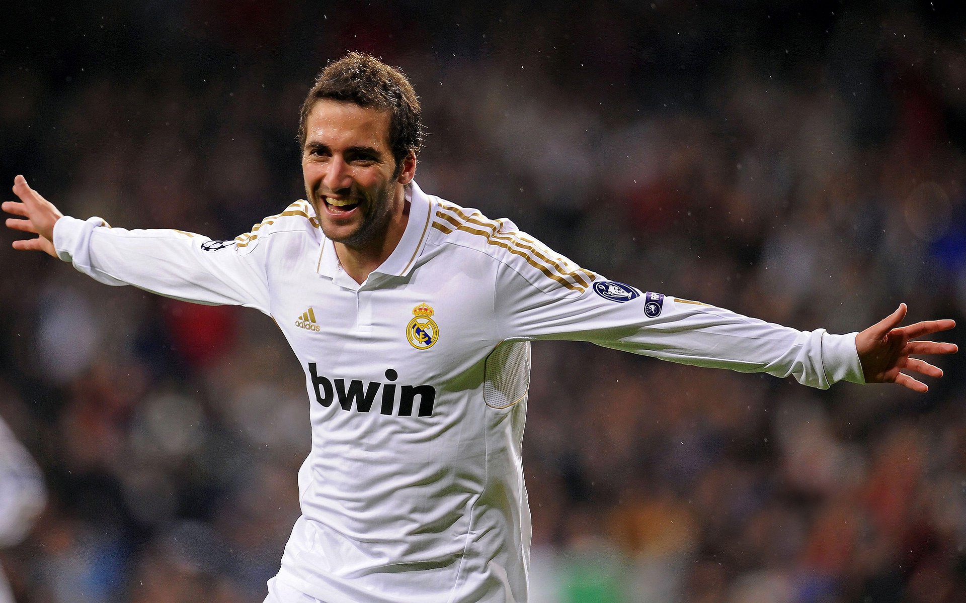 勇士队全力拼搏,追逐历史三连冠,勇士4年夺三冠对手